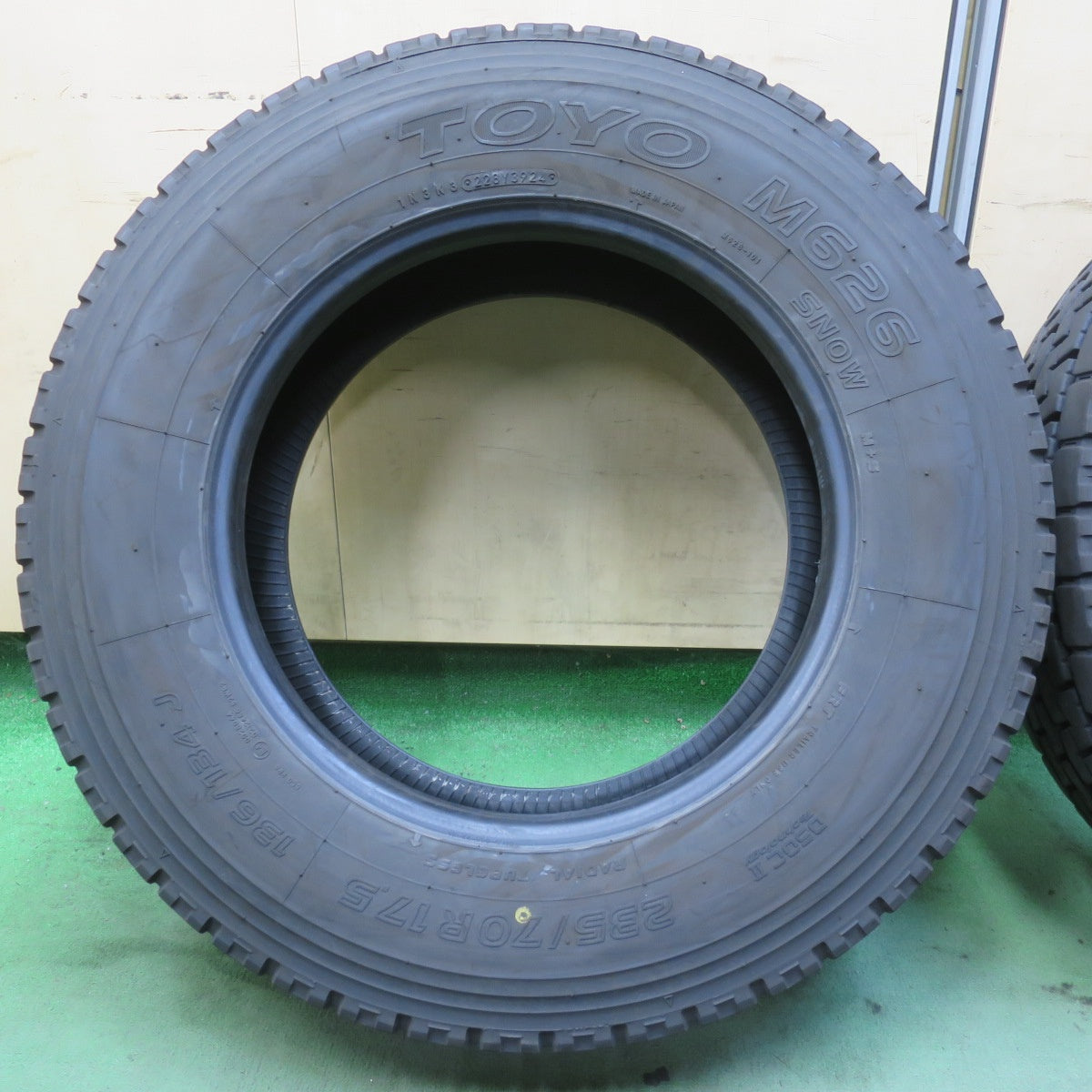 バリ溝！24年！8.5分★トラック 高荷重 トレーラー 等 タイヤ 235/70R17.5 136/134J トーヨー M626 オールシーズン ミックス 17.5インチ★6072903イスタ