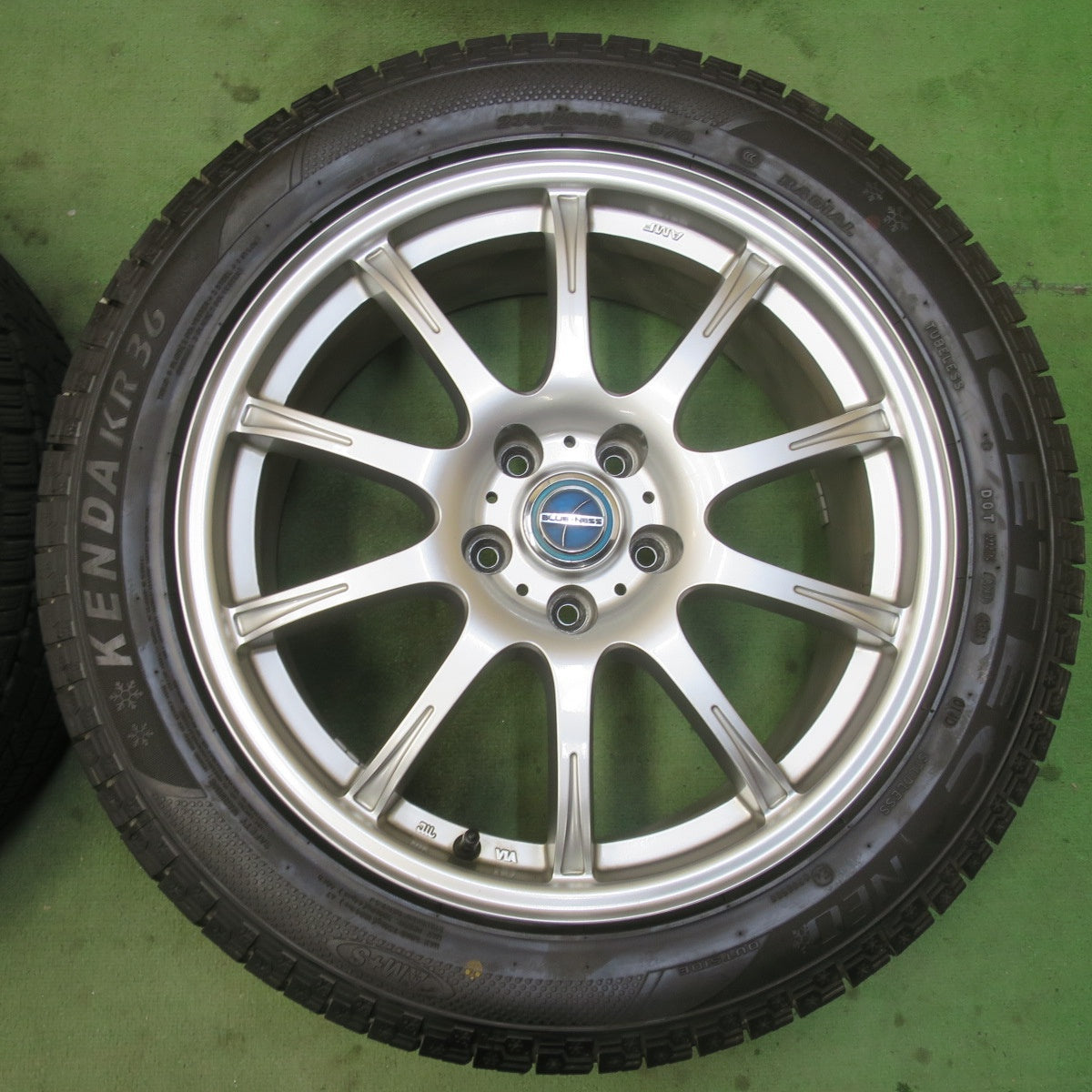 バリ溝！24年！キレイ！9.5分★スタッドレス 235/50R18 ケンダ KR36 アイステック ネオ BLUE・NESS BLUENESS ブルーネス 18インチ PCD114.3/5H★6031110イス