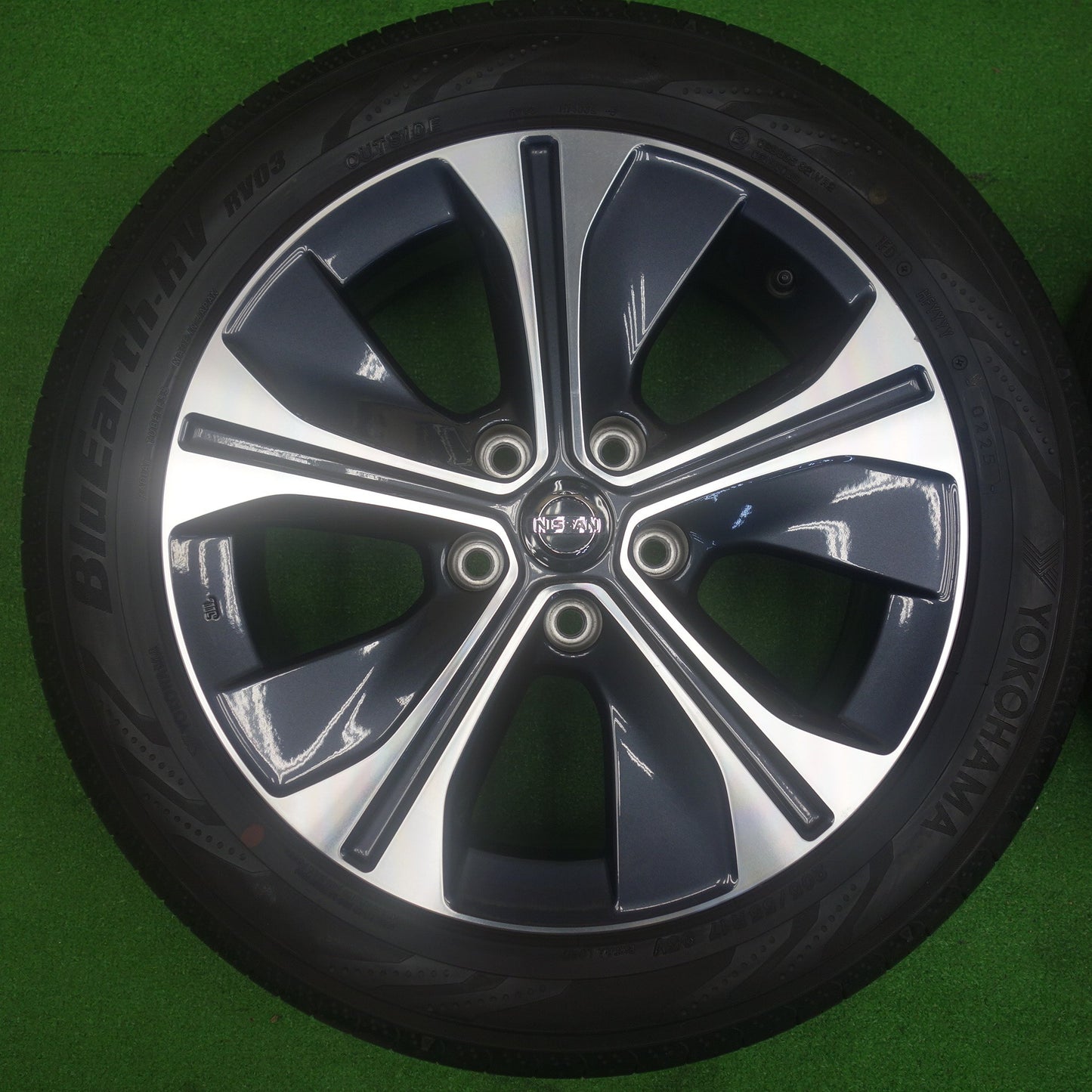 バリ溝！25年！9.5分以上★日産 キックス 純正 205/55R17 ヨコハマ BluEarth-RV RV03 ブルーアース 17インチ PCD114.3/5H★6041004KTノ