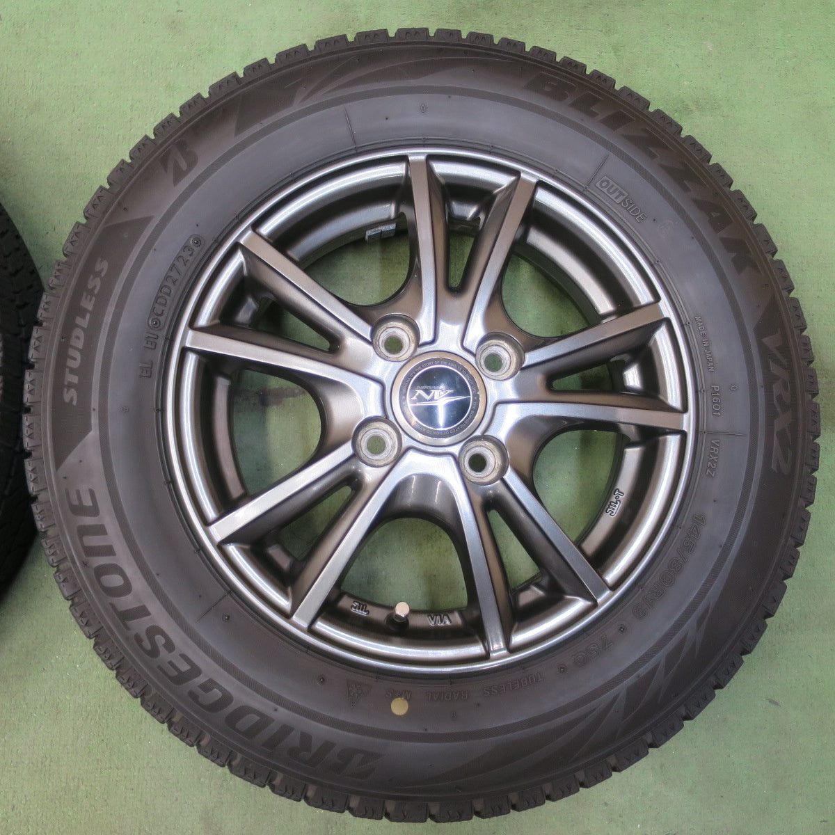 キレイ！23年★スタッドレス 145/80R13 ブリヂストン ブリザック VRX2 NIRVANA NV ニルヴァーナ ニルバーナ 13インチ PCD100/4H★6052710イス