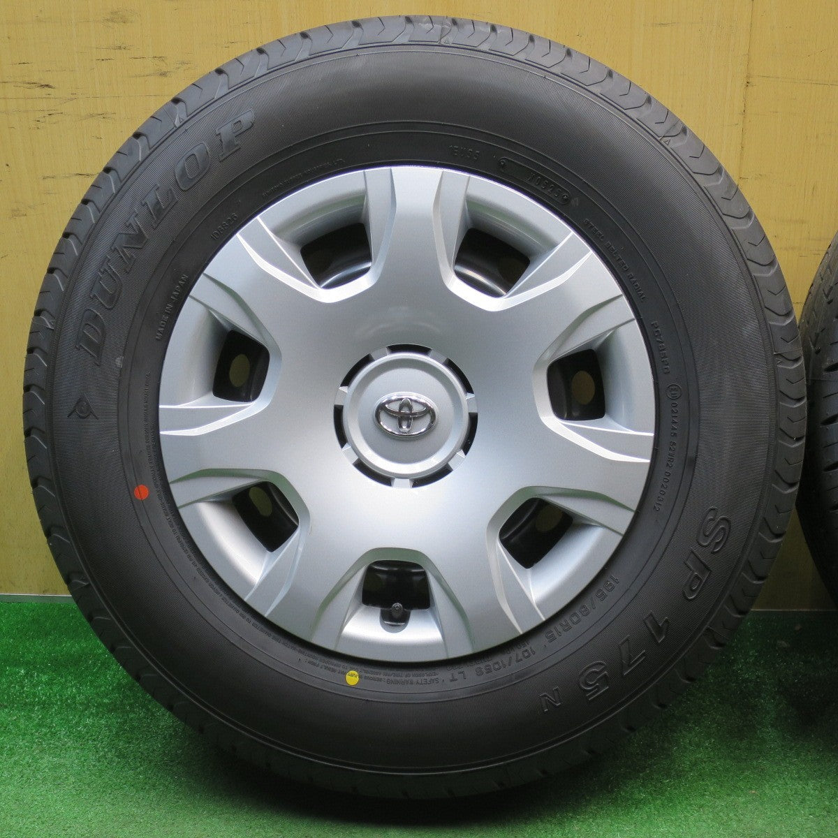 新車外し！25年★トヨタ 200系 ハイエース 純正 スチール 195/80R15 107/105S ダンロップ SP175N 15インチ PCD139.7/6H★6021702NJノ