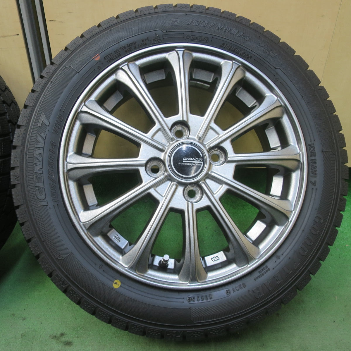 バリ溝！23年！キレイ！9分◎スタッドレス 155/65R14 グッドイヤー アイスナビ7 GRANDIR グランディール 14インチ PCD100/4H◎6080606イス