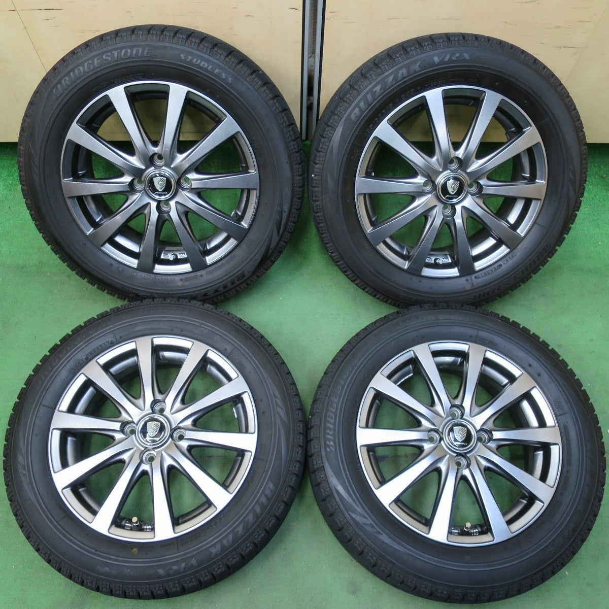 バリ溝！キレイ！9.5分★スタッドレス 185/60R15 ブリヂストン ブリザック VRX MANARAY SPORT マナレイスポーツ 15インチ PCD100/4H★5040706イス