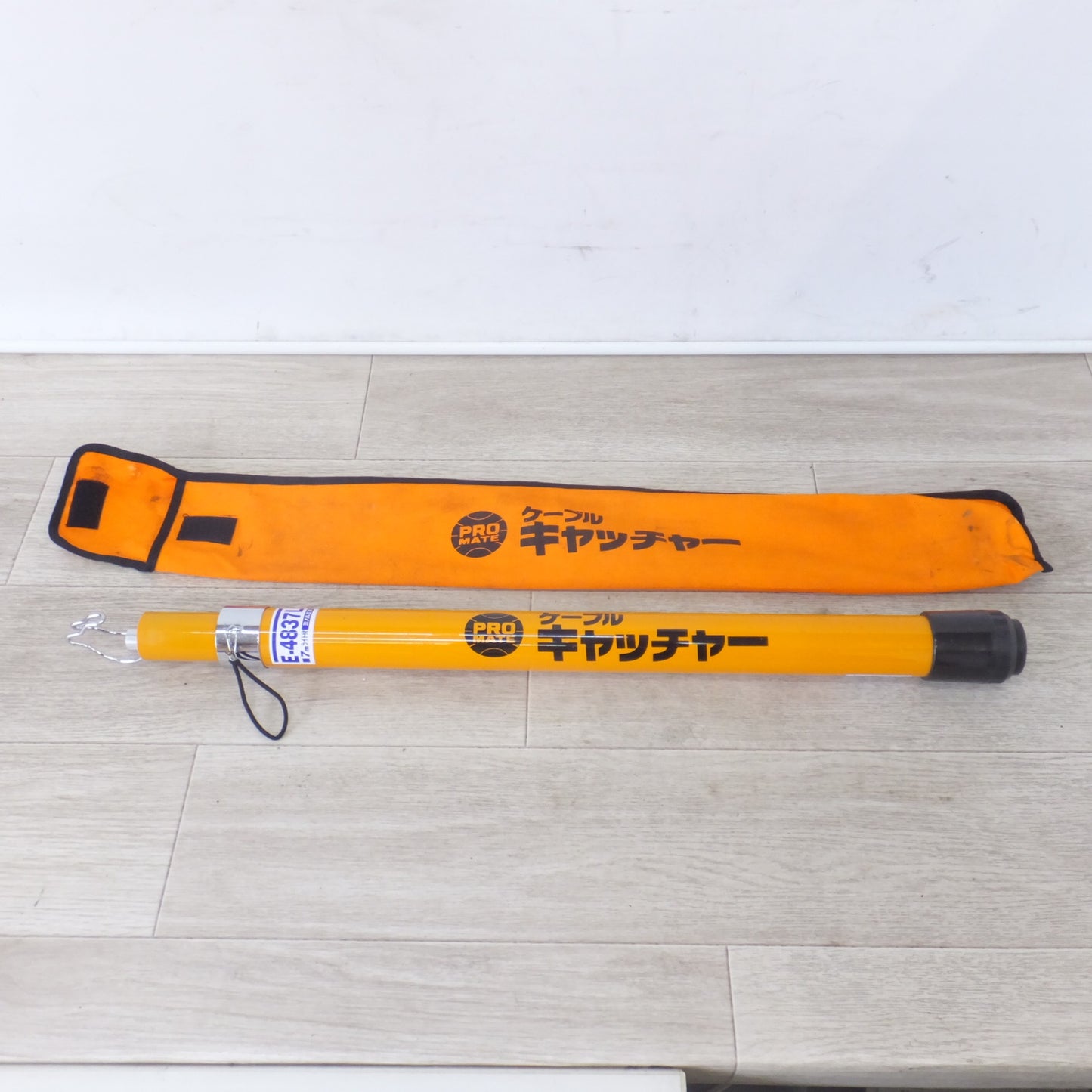 [送料無料] キレイ★ミノル工業 ケーブルキャッチャー グラスファイバー製 E-4837L 7m ライト付★