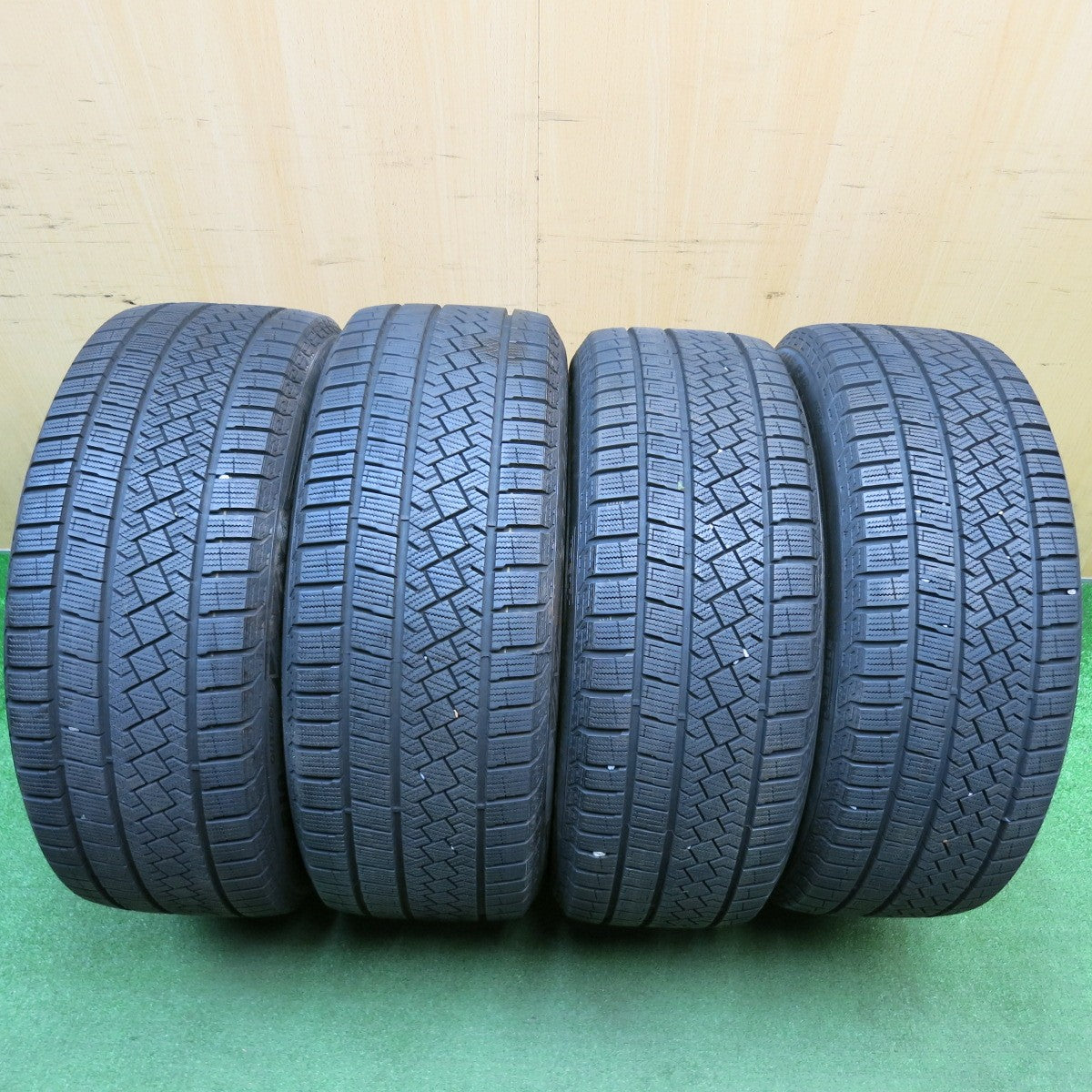 バリ溝！22年！9.5分以上★日産 フェアレディZ Z33 後期 純正 225/45R18 245/45R18 スタッドレス ピレリ アイスゼロ アシンメトリコ 18インチ PCD114.3/5H★6011804HAス