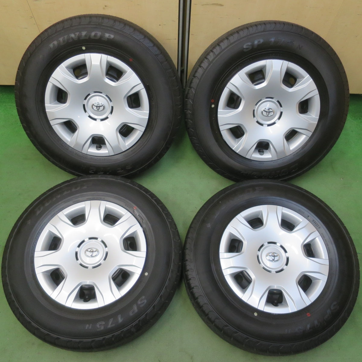 新車外し！25年◎トヨタ 200系 ハイエース 純正 スチール 195/80R15 107/105S ダンロップ SP175N 15インチ PCD139.7/6H◎6062606イノ