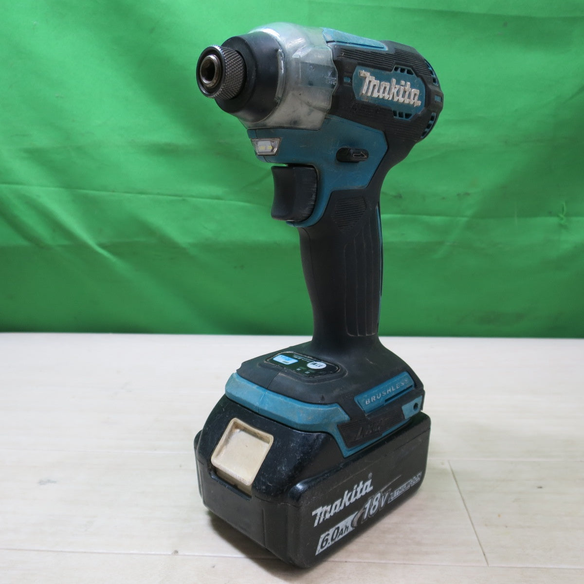 [送料無料] ☆マキタ 充電式 インパクト ドライバ TD157D 18V 充電器 バッテリー付 BL1860B 6.0Ah DC18RF 電動 工具 コードレス makita☆