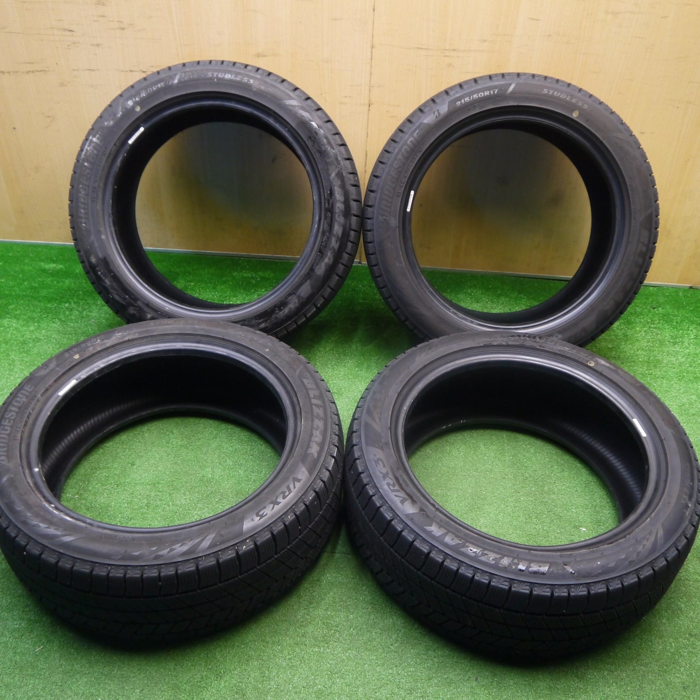 バリ溝！23年！9.5分★スタッドレス 215/50R17 ブリヂストン ブリザック VRX3 タイヤ 17インチ レヴォーグ ステップワゴン プリウスα 等★5111004Hスタ