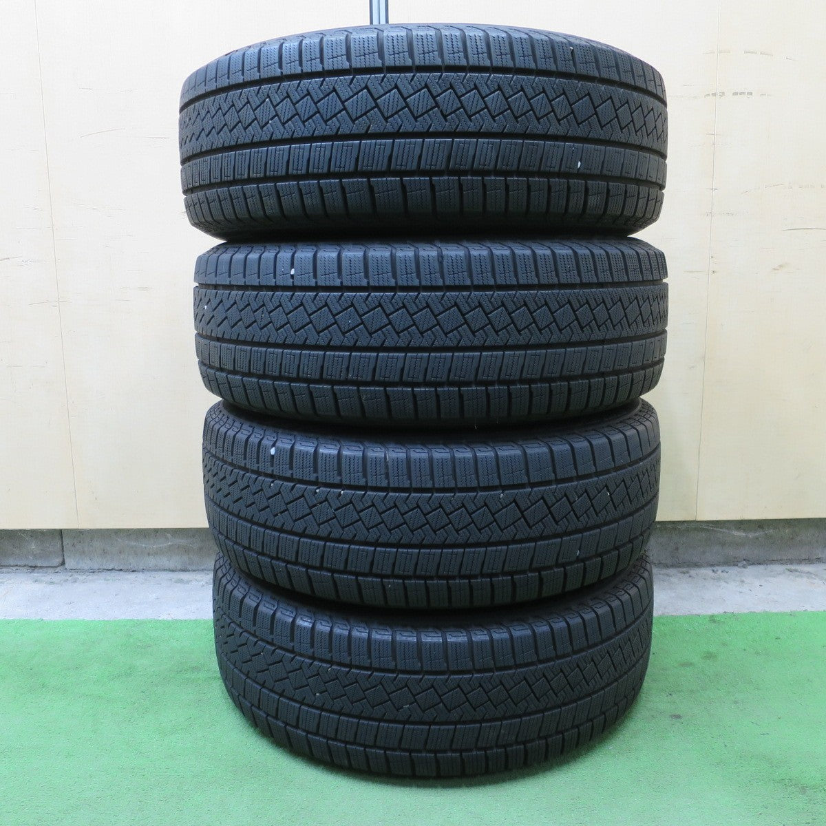 バリ溝！23年！キレイ！8.5分◎BMW 等 IRVINE F01 205/60R16 スタッドレス ピレリ アイスゼロ アシンメトリコ アーヴィン 16インチ PCD112/5H◎6092804NGス