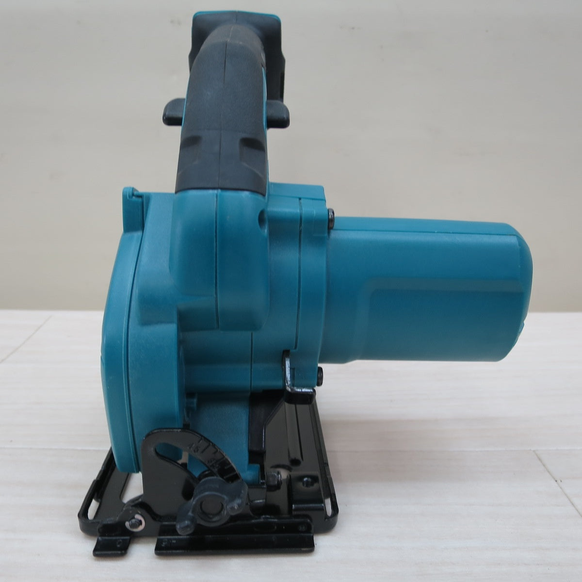 [送料無料] キレイ☆マキタ 85mm 充電式 マルノコ HS301D 電動 工具 切断機 makita 10.8V 木工用 丸のこ 丸ノコ 丸鋸 本体のみ☆