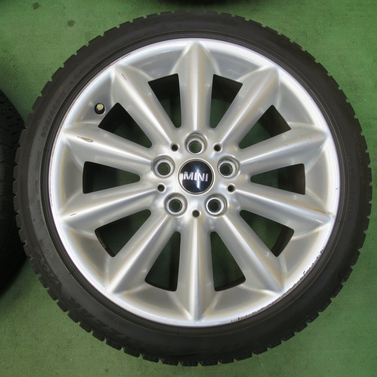 バリ溝！8.5分★MINI F55 F56 ミニ クーパー F54 クラブマン 等 純正 205/45R17 スタッドレス ブリヂストン ブリザック VRX2 17インチ PCD112/5H★5122912イス
