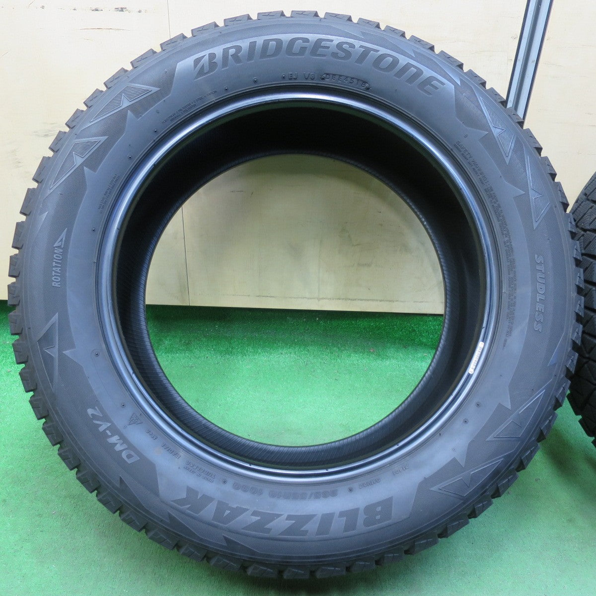 [送料無料] バリ溝！8.5分★スタッドレス 265/55R19 ブリヂストン ブリザック DM-V2 タイヤ 19インチ ランクル プラド ベンツ 等★4112902イスタ