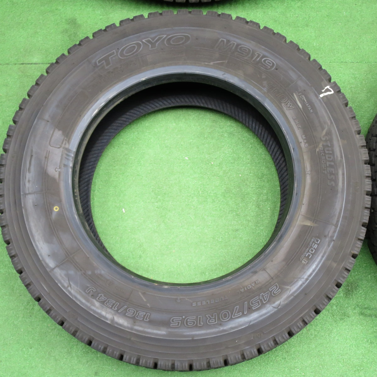 バリ溝！25年！9.5分★トラック タイヤ 245/70R19.5 136/134J スタッドレス トーヨー M919 19.5インチ★6033002NKスタ