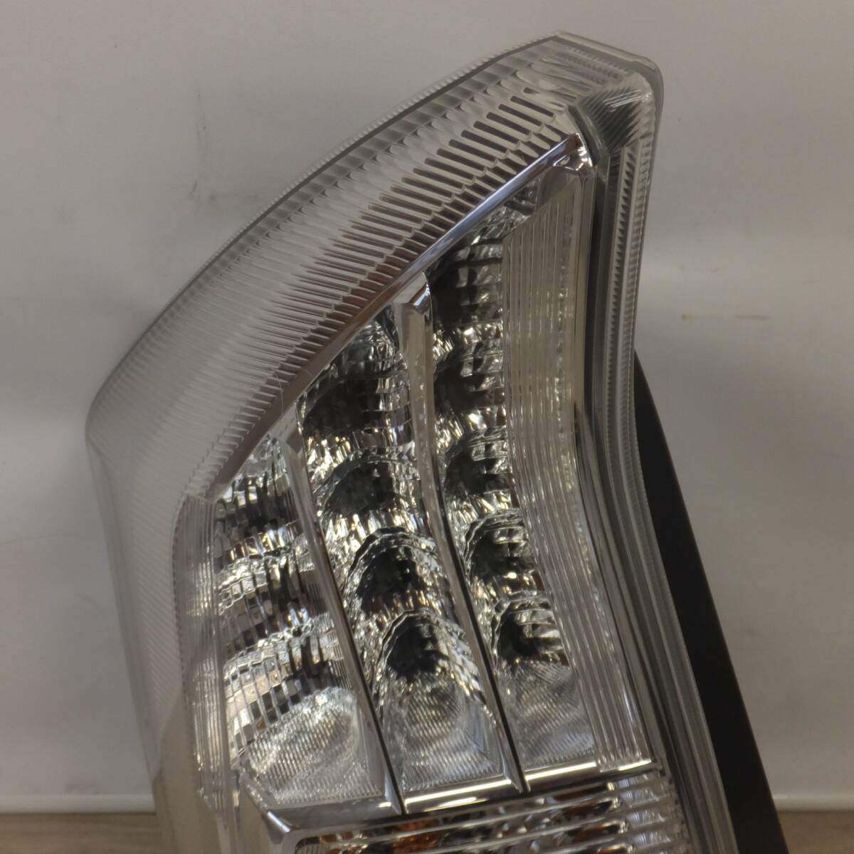 テスト出品♪トヨタ TOYOTA 純正 プリウス ZVW30 テールライト STANLEY 47-37 左♪ [送料無料]