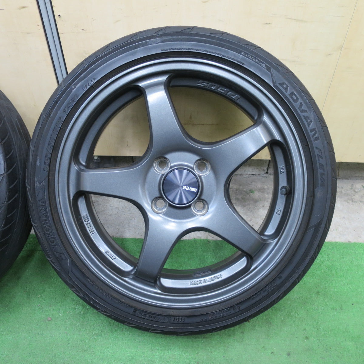 キレイ★ENKEI PF05 165/50R16 ヨコハマ アドバン FLEVA V701 16インチ エンケイ PCD100/4H★6040604TTノ