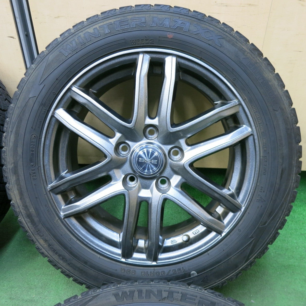キレイ★スタッドレス 195/60R16 ダンロップ ウインターマックス WM02 SG-E 16インチ PCD114.3/5H★5013002SYス