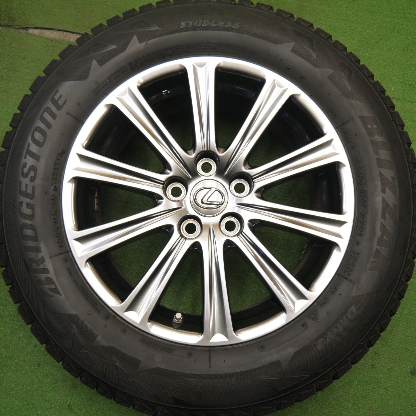 センサー付！キレイ★レクサス NX 純正 225/65R17 スタッドレス ブリヂストン ブリザック DM-V2 17インチ PCD114.3/5H★5042110Hス