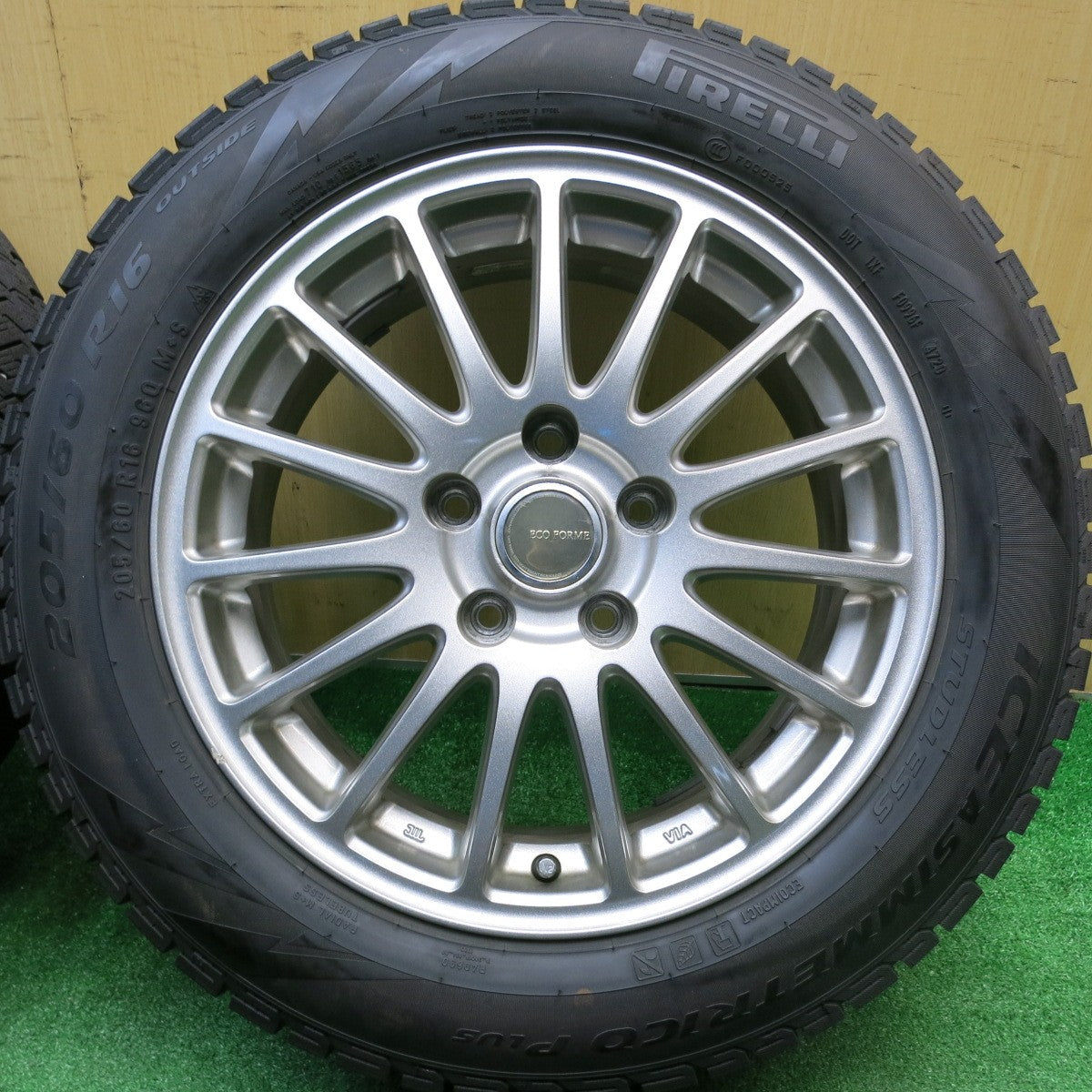 バリ溝！8.5分★スタッドレス 205/60R16 ピレリ アイスアシンメトリコ プラス ECO FORME エコフォルム 16インチ PCD114.3/5H★5112008HAス