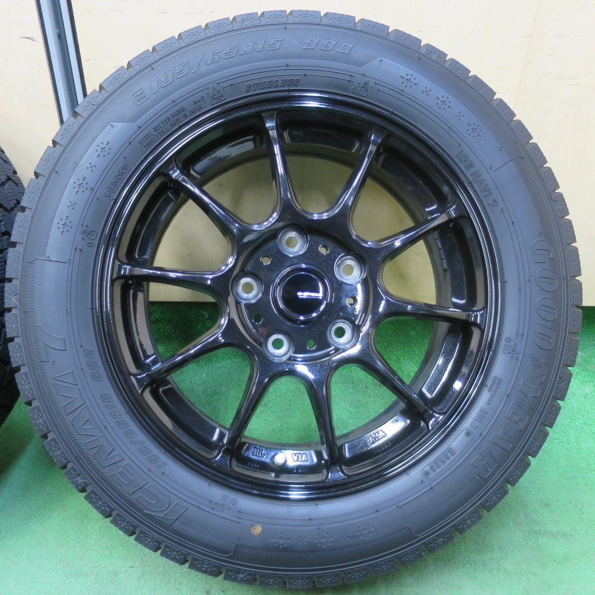 バリ溝！23年！キレイ！9.5分以上★スタッドレス 185/65R15 グッドイヤー アイスナビ7 G-SPEED Gスピード 15インチ PCD114.3/5H★5062908イス