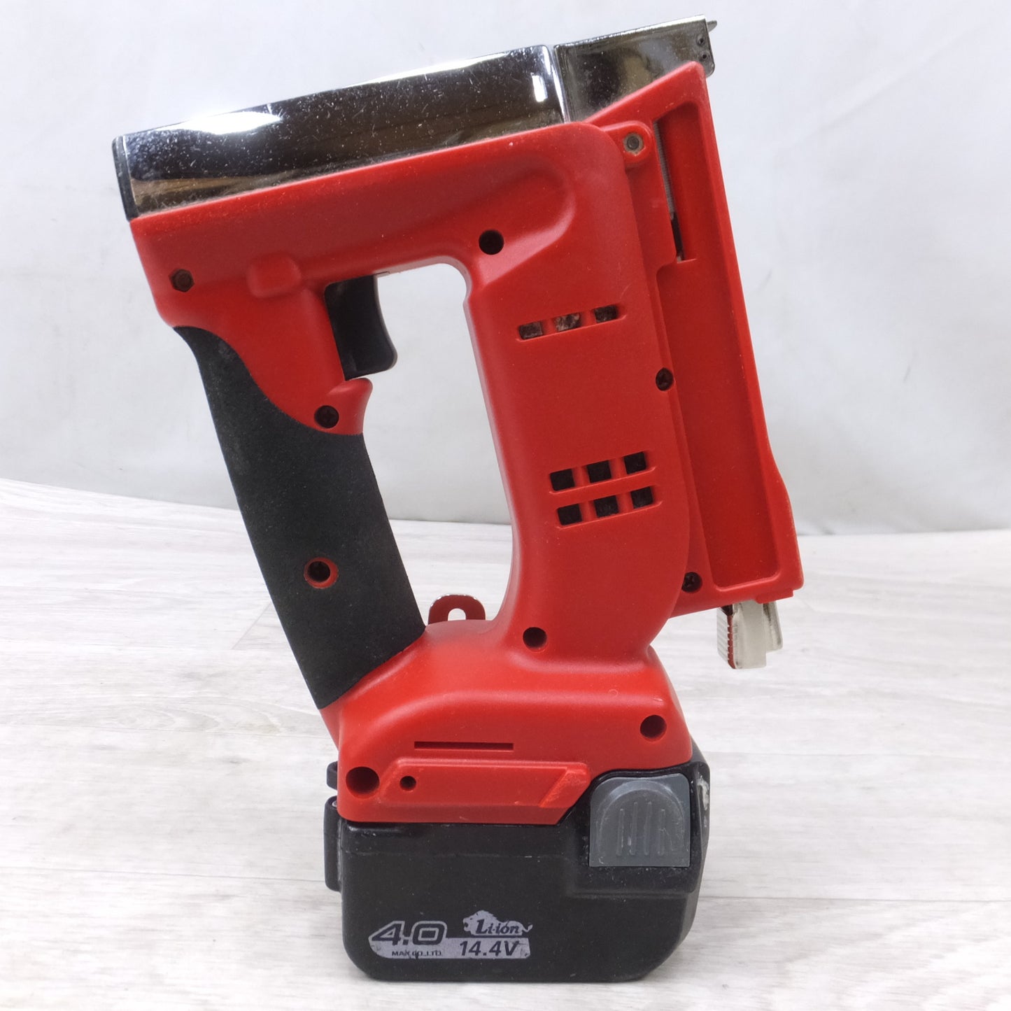 [送料無料] ◆マックス MAX 14.4V バッテリタッカ TG-Z3 充電式 タッカー ケース バッテリー付き 電動 工具◆