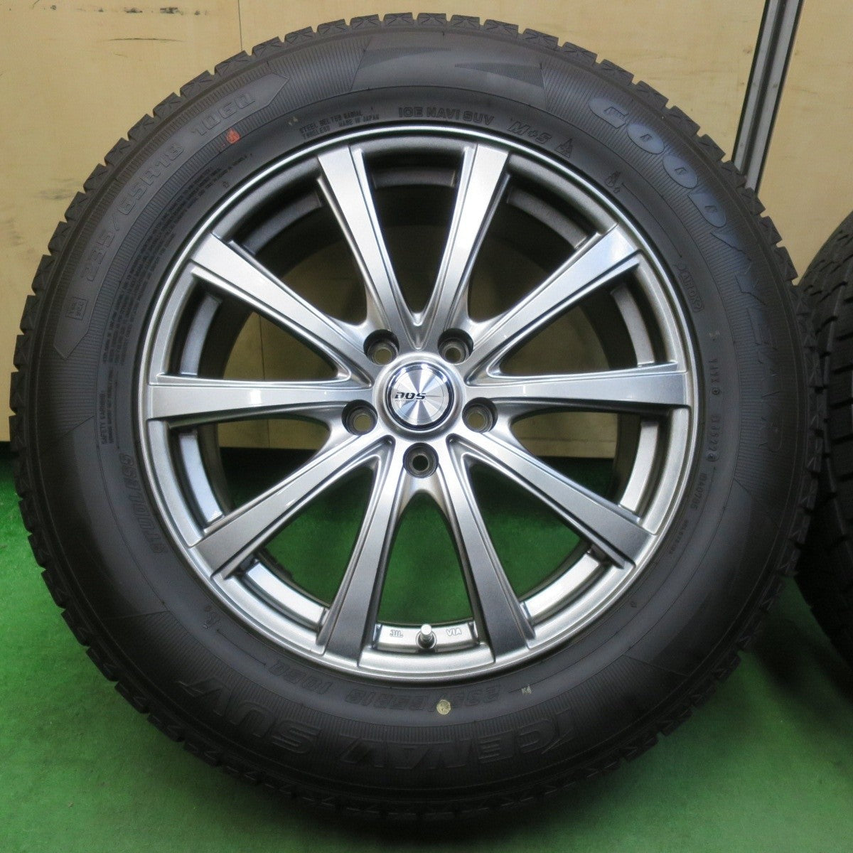 バリ溝！22年！キレイ！ほぼ10分★スタッドレス 235/65R18 グッドイヤー アイスナビ SUV D.O.S. DOS PCD114.3/5H★4112501イス