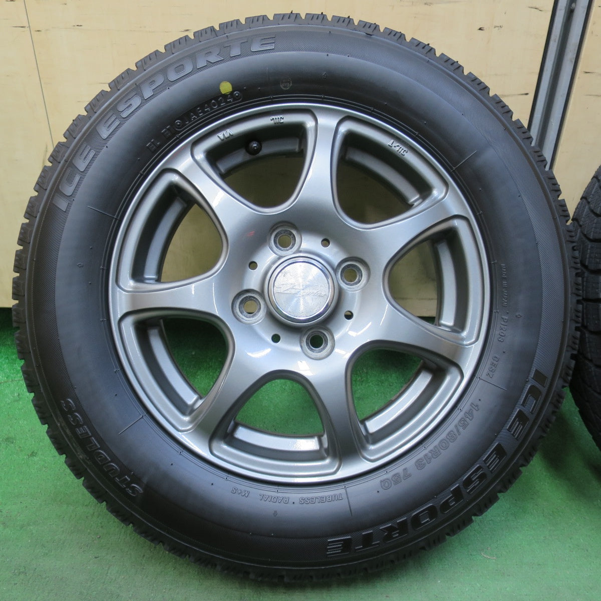 バリ溝！24年！キレイ！ほぼ10分★スタッドレス 145/80R13 アイスエスポルテ E sprine 社外 アルミ 13インチ PCD100/4H★5112801イス