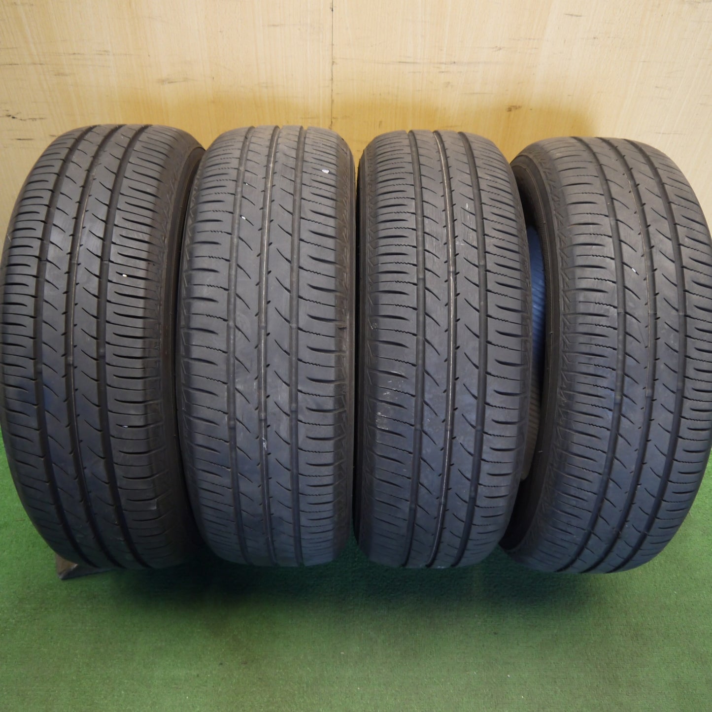 バリ溝！23年！9.5分★195/65R15 トーヨー ナノエナジー3 プラス タイヤ 15インチ プリウス ノア ヴォクシー 等★6042808Hノタ