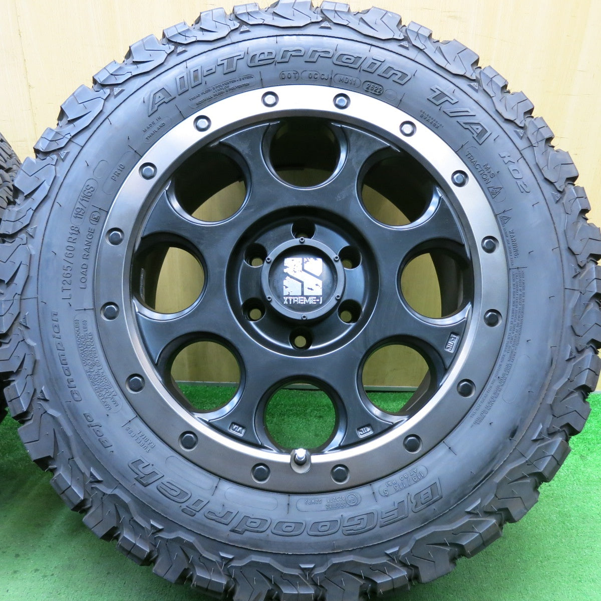 バリ溝！22年！キレイ！9.5分★XTREME-J 265/60R18 119/116S BFグッドリッチ All-Terrain T/A KO2 エクストリームJ 18インチ PCD139.7/6H★5072001HAノ