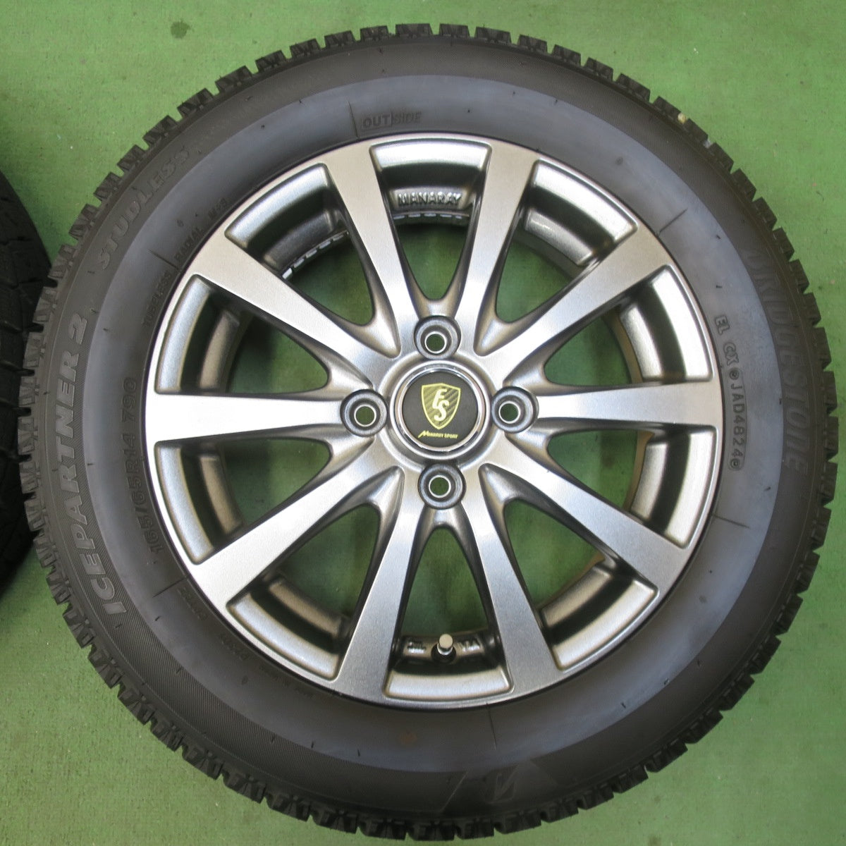 バリ溝！24年！キレイ！ほぼ10分★スタッドレス 165/65R14 ブリヂストン アイスパートナー2 MANARAY SPORT マナレイ スポーツ 14インチ ハスラー ソリオ 等 PCD100/4H★5122409イス