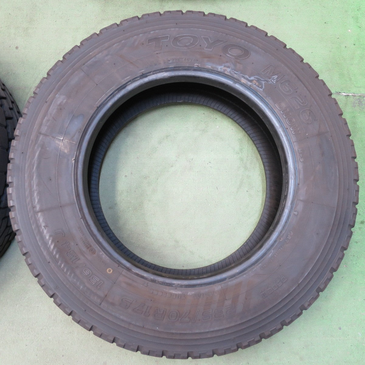 バリ溝！24年！9分★トラック 高荷重 トレーラー 等 タイヤ 235/70R17.5 136/134J トーヨー M626 オールシーズン ミックス 17.5インチ★6072907イスタ