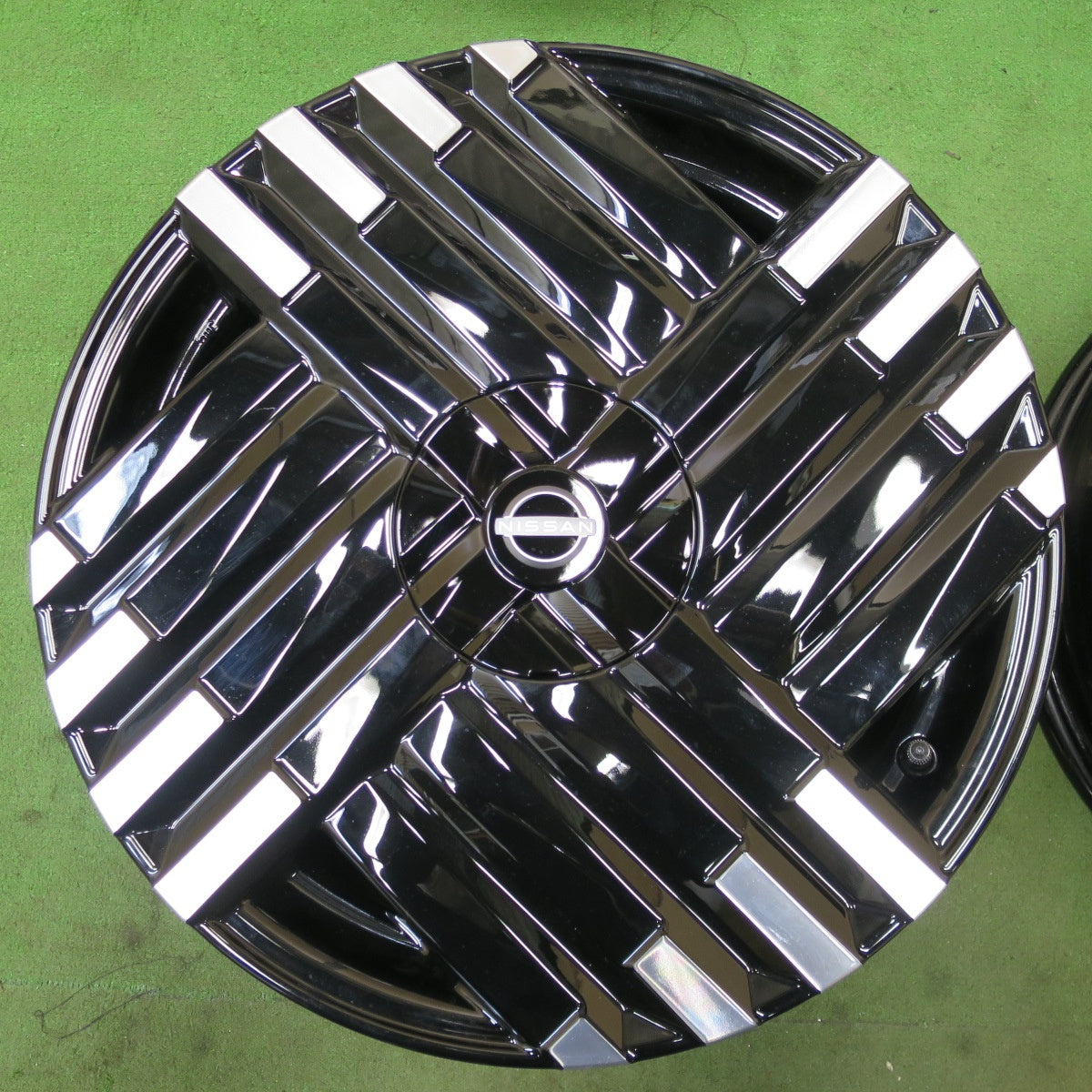 新車外し★日産 E13 ノート オーラ 純正 ホイール 17インチ 17×6.5J PCD100/4H★6050802NGホ