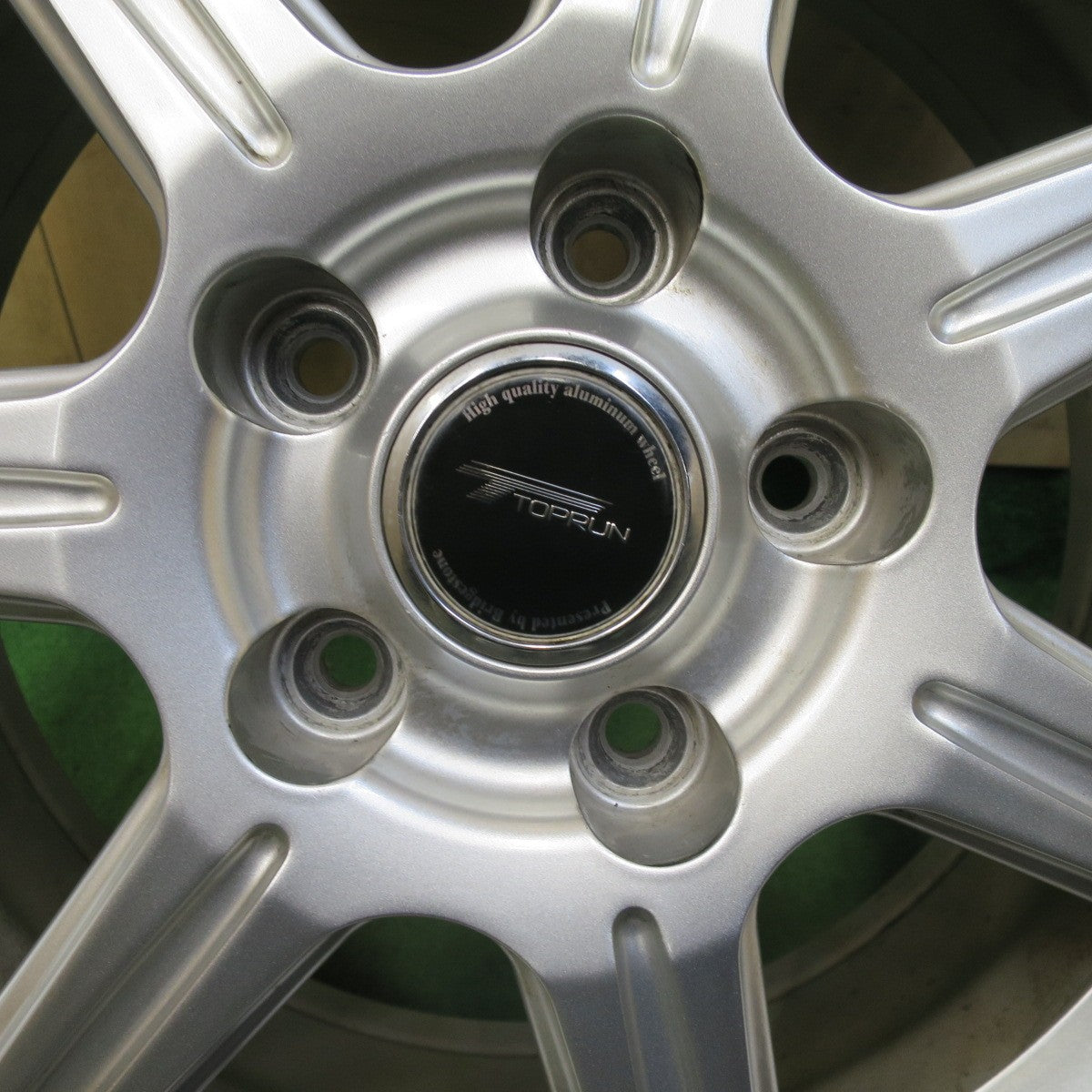 バリ溝！22年！キレイ！9.5分★スタッドレス 205/60R16 ブリヂストン ブリザック VRX2 TOPRUN トップラン 16インチ PCD114.3/5H★5111205TTス