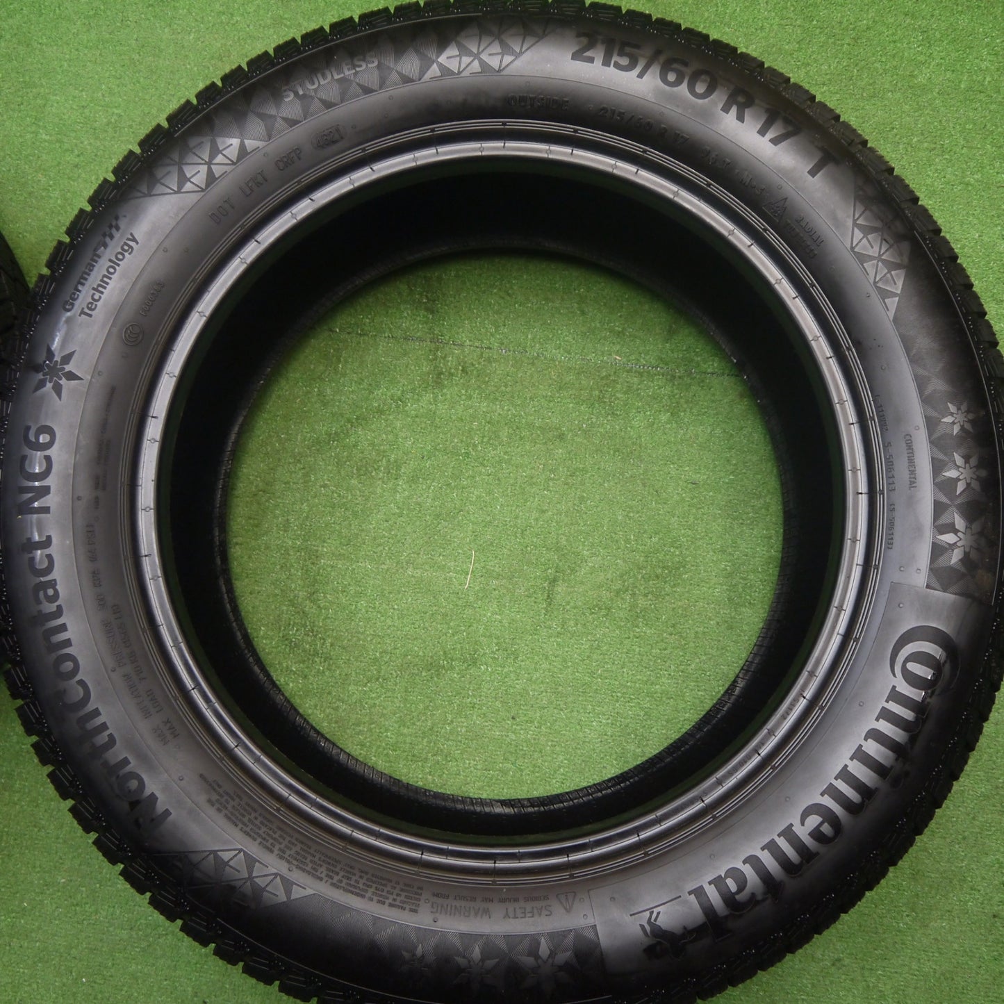 バリ溝！21年！8.5分★スタッドレス 215/60R17 コンチネンタル ノースコンタクト NC6 タイヤ 17インチ ハイエース C-HR オデッセイ 等★5122601Hスタ