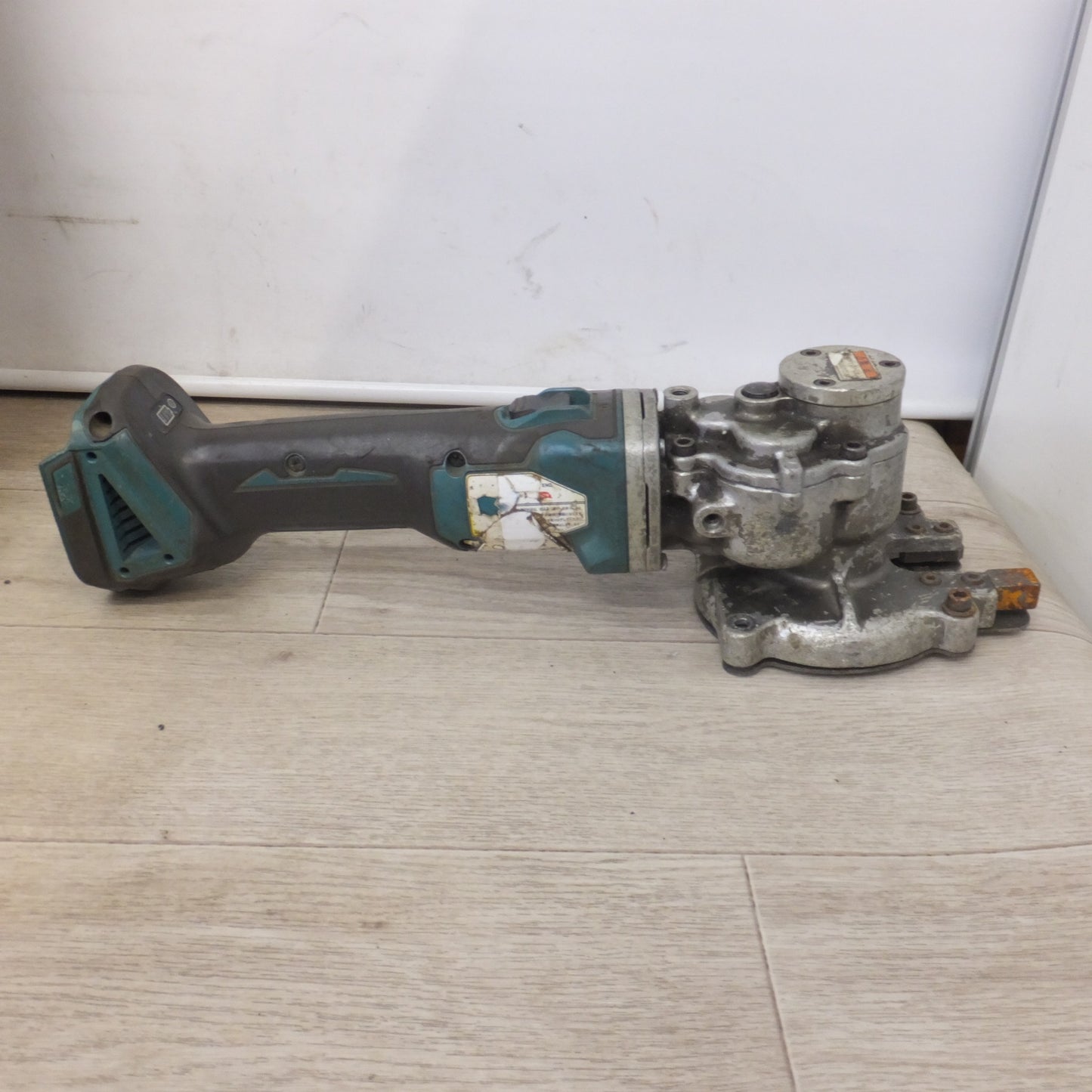 [送料無料] 現状品★オグラ Ogura コードレスツライチカッター HSC-25BL　マキタ makita バッテリ BL1860B 3個　充電器 DC18RC T　セット★