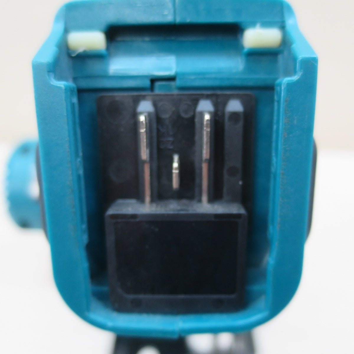 [送料無料] キレイ☆マキタ 85mm 充電式 マルノコ HS301D 電動 工具 切断機 makita 10.8V 木工用 丸のこ 丸ノコ 丸鋸 本体のみ☆