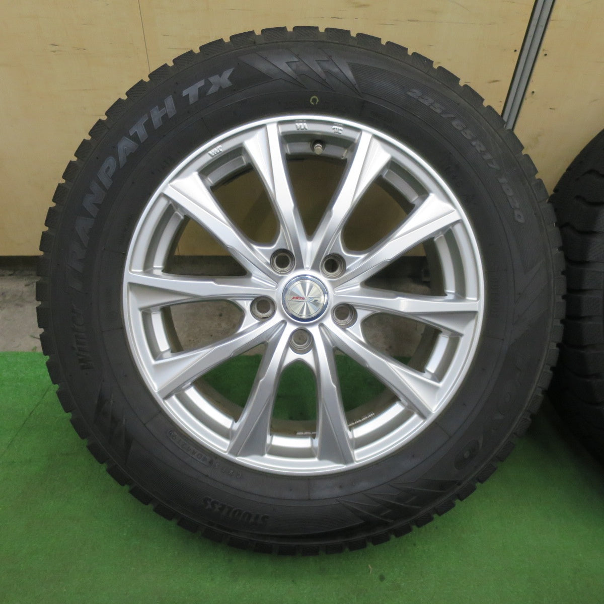 バリ溝！キレイ！9.5分★スタッドレス 225/65R17 トーヨー ウインター トランパス TX JOKER ジョーカー 17インチ PCD114.3/5H★6022110TTス