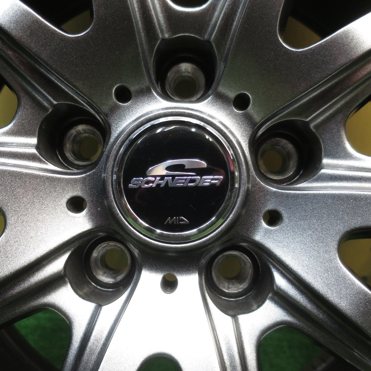 バリ溝！24年！キレイ！9分！2本★215/55R17 ピレリ Cinturato ROSSO SCHNEIDER MiD シュナイダー 17インチ PCD114.3/5H★5080808NJノ