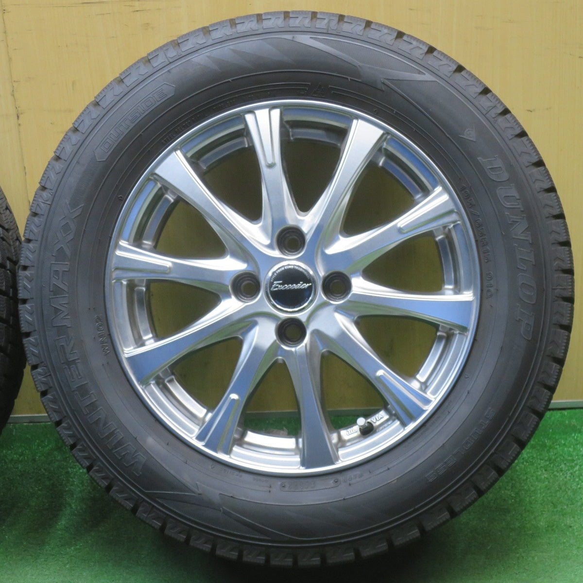 バリ溝！22年！キレイ！9.5分以上★スタッドレス 195/65R15 ダンロップ ウインターマックス WM02 Exceeder エクシーダー 15インチ PCD100/4H★6042403NJス