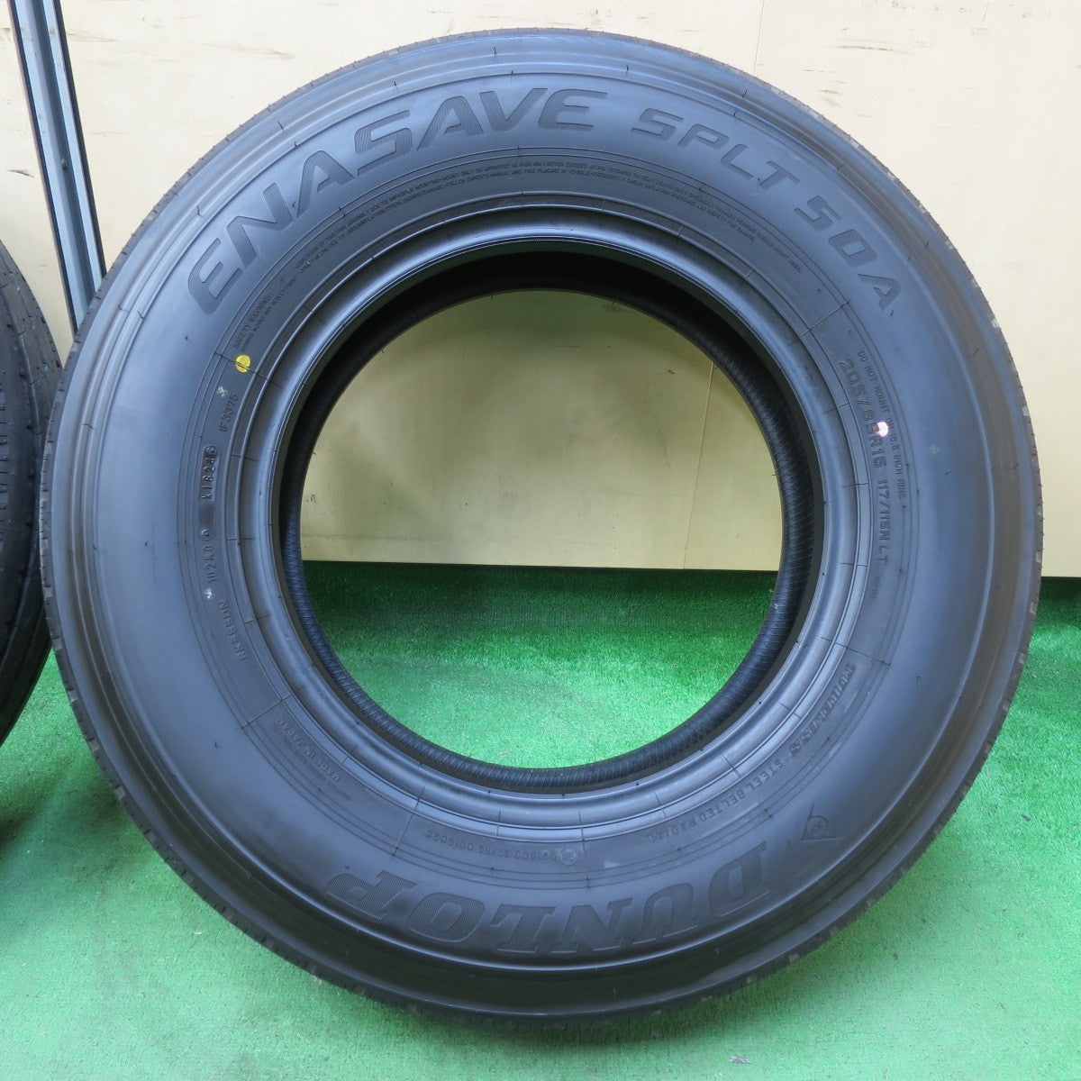 [送料無料] 新車外し！24年！ほぼ未使用★トラック タイヤ 205/85R16 117/115N ダンロップ エナセーブ SPLT 50A 16インチ★4092401イノタ