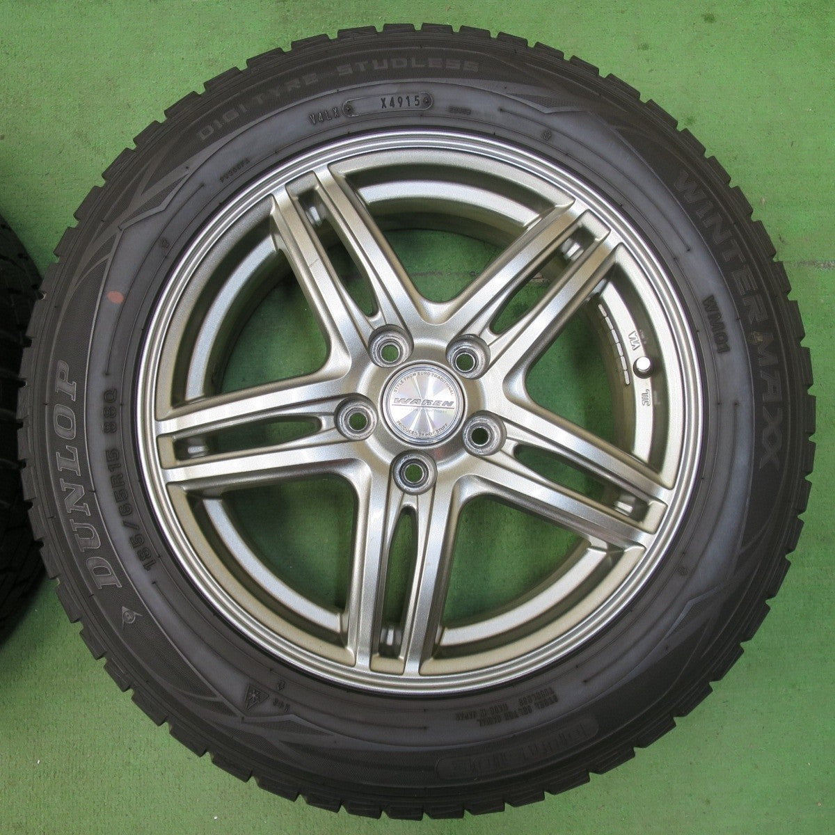 バリ溝！キレイ！9分★プリウス 等 185/65R15 スタッドレス ダンロップ ウインターマックス WM01 WAREN ヴァーレン 15インチ PCD100/5H★5021102イス