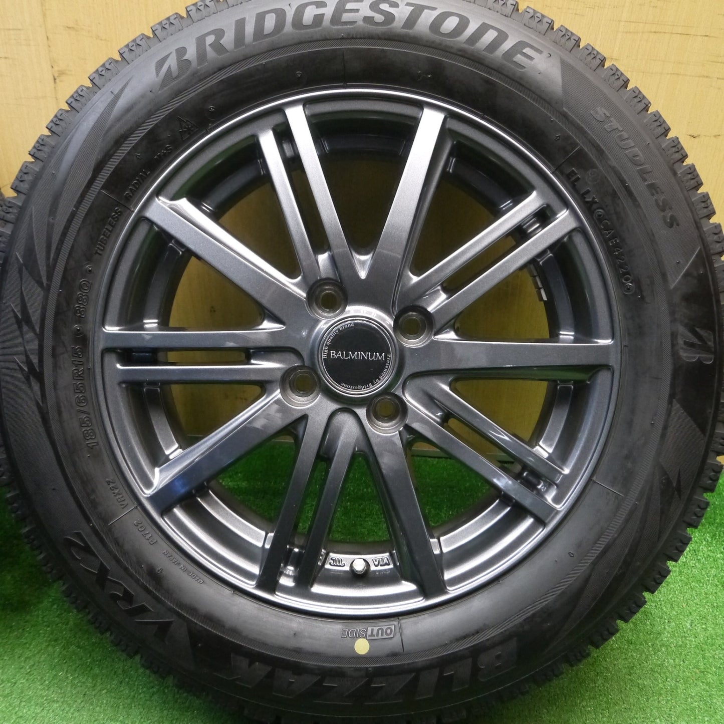 [送料無料] キレイ★スタッドレス 185/65R15 ブリヂストン ブリザック VRX2 BALMINUM バルミナ 15インチ PCD100/4H★5011004Hス