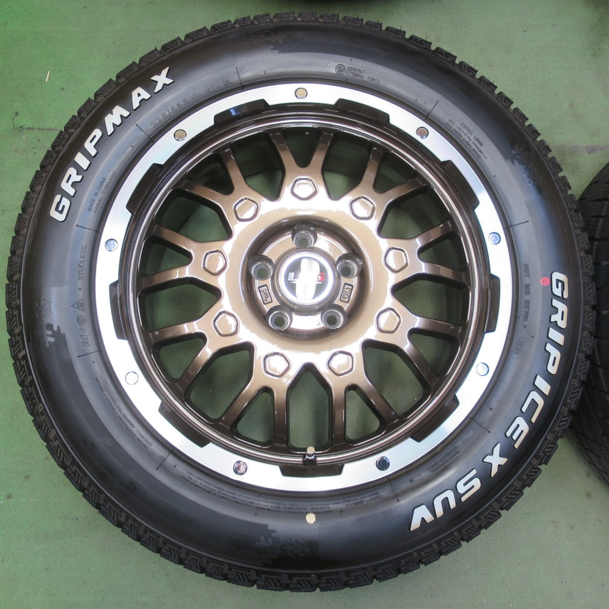 ほぼ未使用！24年！キレイ◎LEHRMEISTER GEAR LMG MS-9W 235/60R18 スタッドレス グリップマックス GRIP ICE X SUV レアマイスター 18インチ PCD114.3/5H◎6093009イス