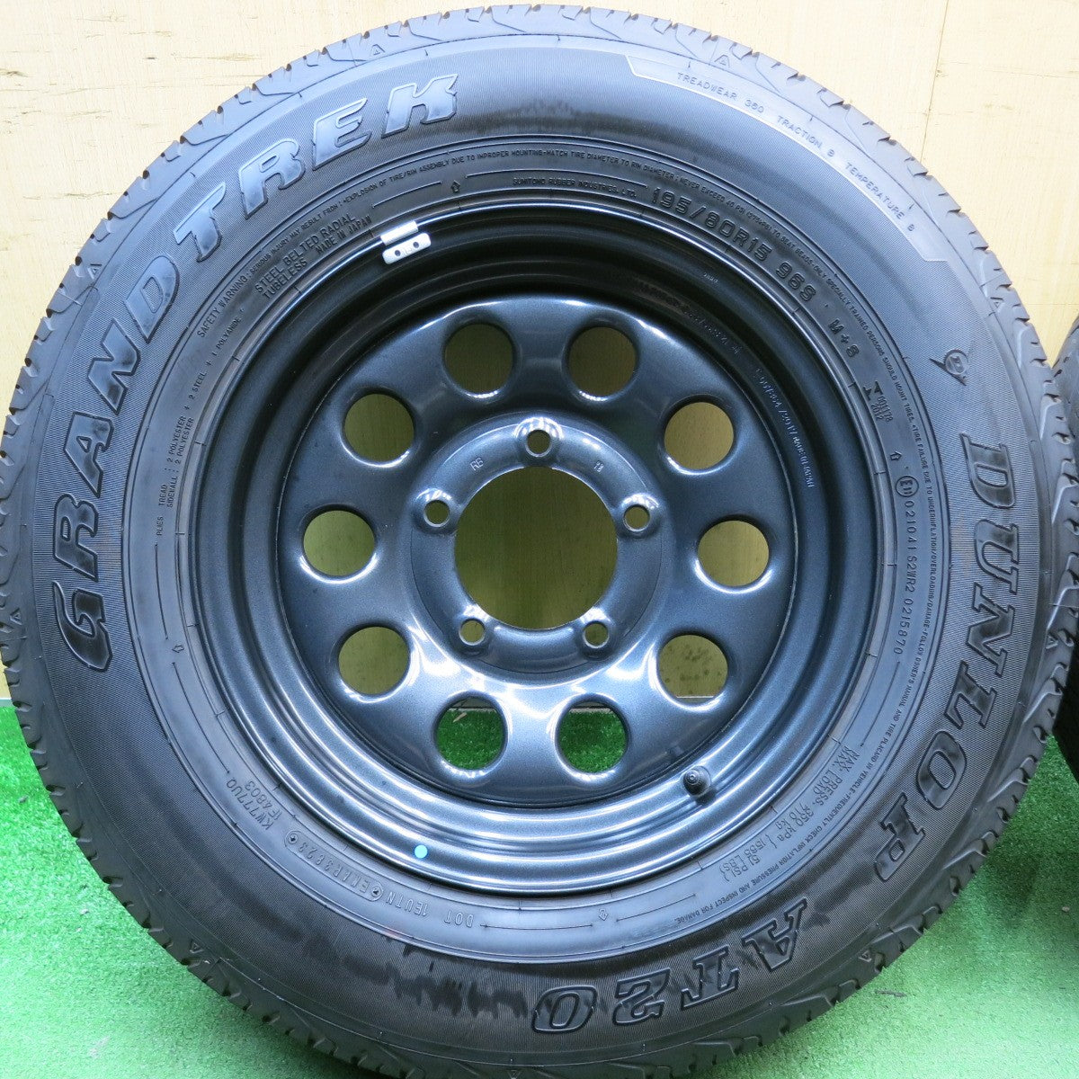 バリ溝！23年！キレイ！8.5分◎スズキ ジムニー シエラ 純正 スチール 195/80R15 ダンロップ AT20 グラントレック 15インチ PCD139.7/5H◎6081414HAノ