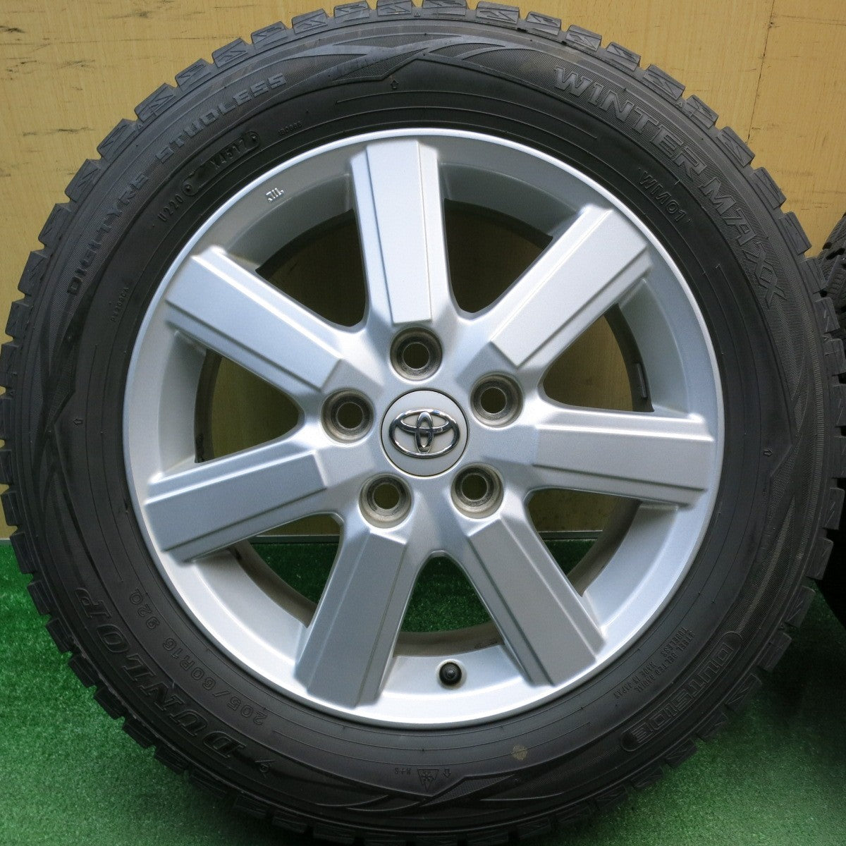 バリ溝！9分★トヨタ 70系 ノア ヴォクシー 純正 205/60R16 スタッドレス ダンロップ ウインターマックス WM01 16インチ PCD114.3/5H★6022306HAス