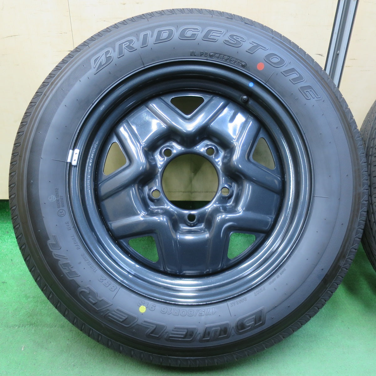 [送料無料] 新車外し！24年★スズキ JB64 ジムニー 純正 175/80R16 ブリヂストン デューラー H/L 852 16インチ PCD139.7/5H★5031804イノ