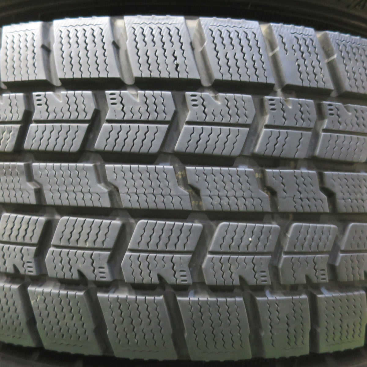 バリ溝！22年！9.5分★スタッドレス 215/60R16 グッドイヤー アイスナビ7 LAUFBAHNⅡ ラウフバーン2 16インチ PCD114.3/5H★5100602イス