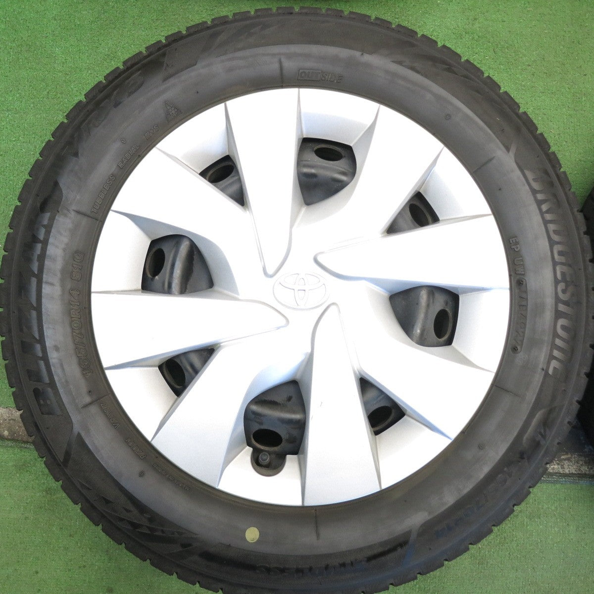 4本価格！22年◎トヨタ 130系 ヴィッツ 純正 スチール 165/70R14 スタッドレス ブリヂストン ブリザック VRX3 14インチ PCD100/4H◎6081409HAス