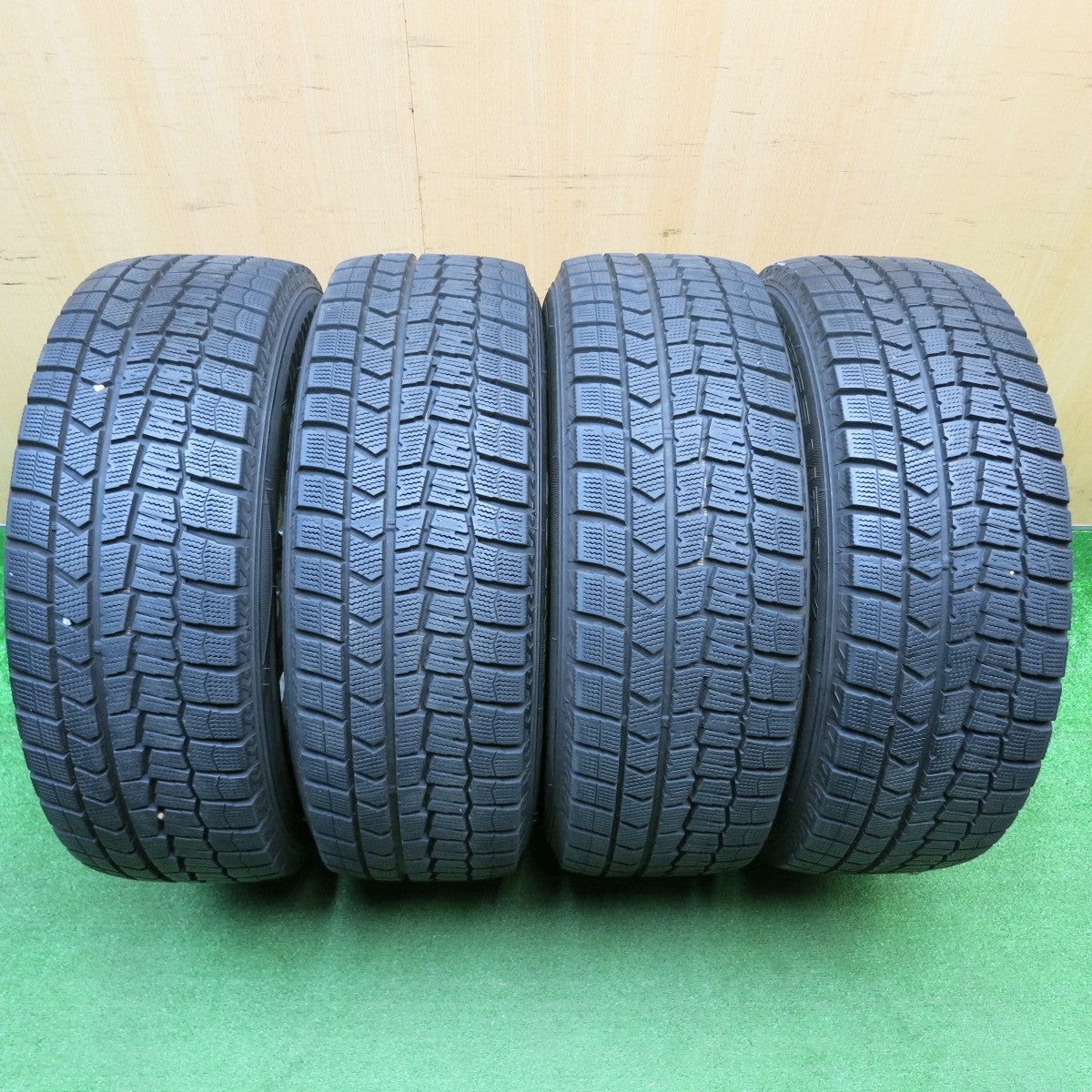 バリ溝！21年！キレイ！9.5分★スタッドレス 215/60R16 ダンロップ ウインターマックス WM02 AXEL Four アクセル フォー 16インチ PCD114.3/5H★5122106HAス
