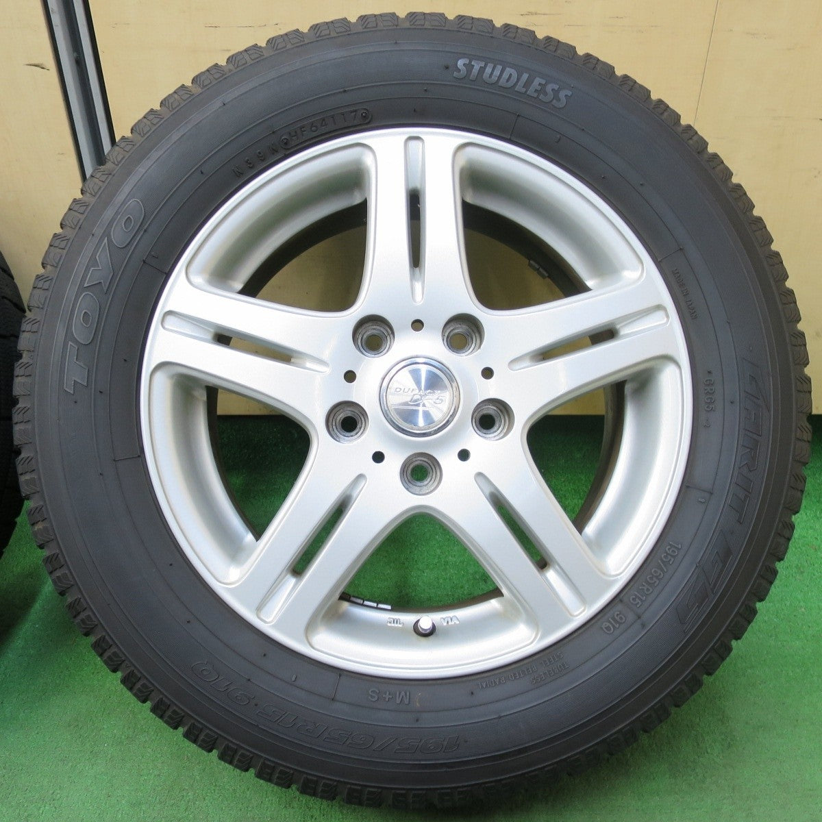 バリ溝！9分★スタッドレス 195/65R15 トーヨー ガリット G5 DUFACT DF5 デュファクト 15インチ PCD114.3/5H★4113012イス