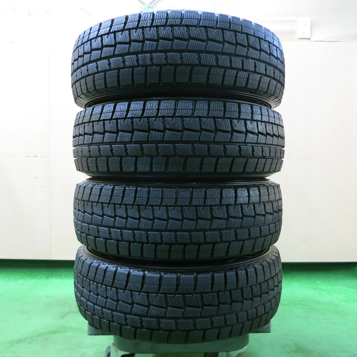 *送料無料* 超バリ溝！キレイ！ほぼ10分★スタッドレス 175/65R14 ダンロップ ウインターマックス WM01 NIRVANA NV ニルバーナ ニルヴァーナ PCD100/4H★4052007イス